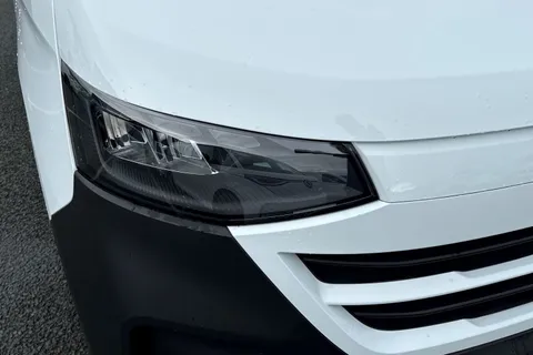 CX25LWJ Volkswagen Transporter 2.0 TDI T28 Commerce Plus FWD SWB Euro 6 (s/s) 5dr Thumbnail #8