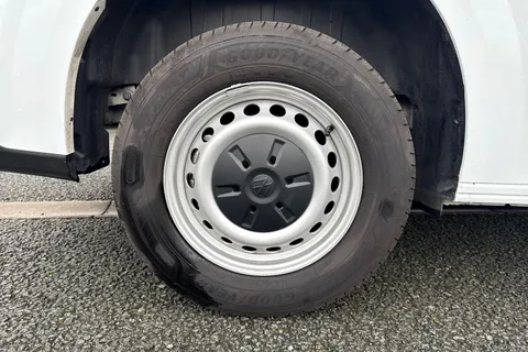 CX25LWJ Volkswagen Transporter 2.0 TDI T28 Commerce Plus FWD SWB Euro 6 (s/s) 5dr Thumbnail #10