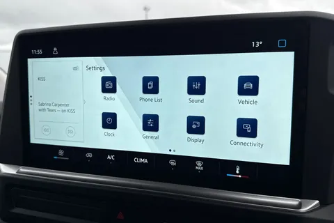 CX25LWJ Volkswagen Transporter 2.0 TDI T28 Commerce Plus FWD SWB Euro 6 (s/s) 5dr Thumbnail #16