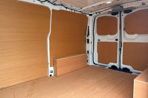 CX25LWJ Volkswagen Transporter 2.0 TDI T28 Commerce Plus FWD SWB Euro 6 (s/s) 5dr Thumbnail #18