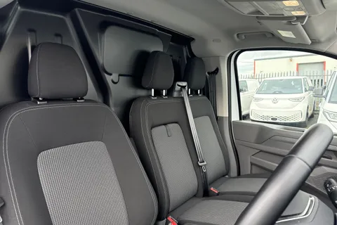 CX25LWJ Volkswagen Transporter 2.0 TDI T28 Commerce Plus FWD SWB Euro 6 (s/s) 5dr Thumbnail #23