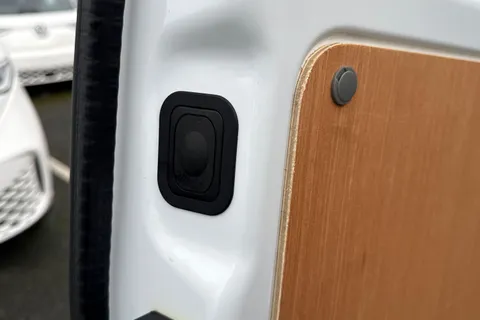 CX25LWJ Volkswagen Transporter 2.0 TDI T28 Commerce Plus FWD SWB Euro 6 (s/s) 5dr Thumbnail #26