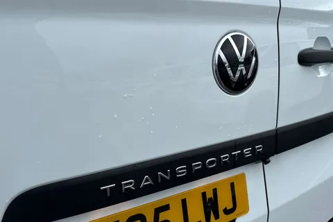 CX25LWJ Volkswagen Transporter 2.0 TDI T28 Commerce Plus FWD SWB Euro 6 (s/s) 5dr Thumbnail #27