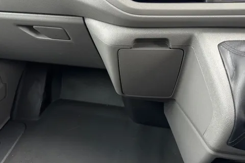 CX25LWJ Volkswagen Transporter 2.0 TDI T28 Commerce Plus FWD SWB Euro 6 (s/s) 5dr Thumbnail #41