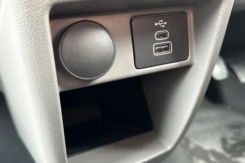 CX25LWJ Volkswagen Transporter 2.0 TDI T28 Commerce Plus FWD SWB Euro 6 (s/s) 5dr Thumbnail #43