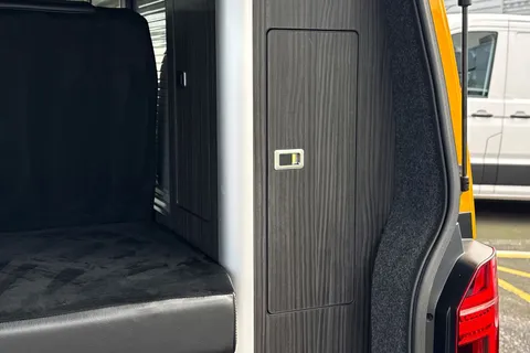 RO73LCL Volkswagen Transporter 2.0 TDI 150 Highline Camper King 4 Berth Camper Conversion DSG Auto Thumbnail #42