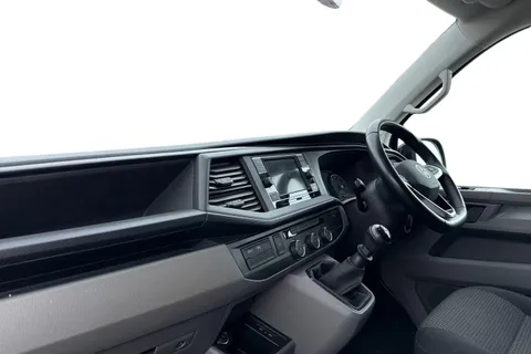 DG74CYV Volkswagen Transporter 2.0 TDI 110 Highline Van Thumbnail #15