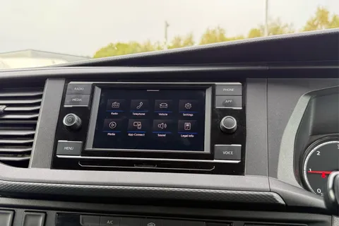 DG74CYV Volkswagen Transporter 2.0 TDI 110 Highline Van Thumbnail #17