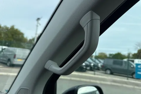 DG74CYV Volkswagen Transporter 2.0 TDI 110 Highline Van Thumbnail #35