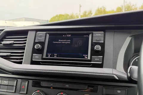 DG74CYV Volkswagen Transporter 2.0 TDI 110 Highline Van Thumbnail #48