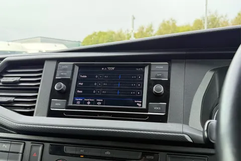 DG74CYV Volkswagen Transporter 2.0 TDI 110 Highline Van Thumbnail #50