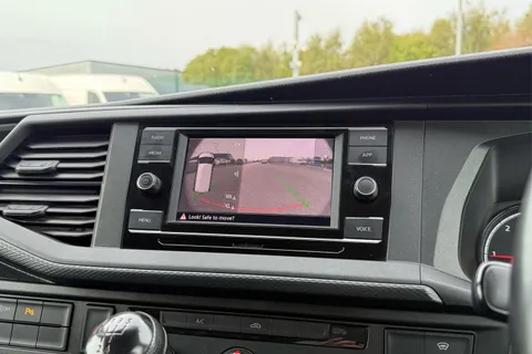 DG74CYV Volkswagen Transporter 2.0 TDI 110 Highline Van Thumbnail #53