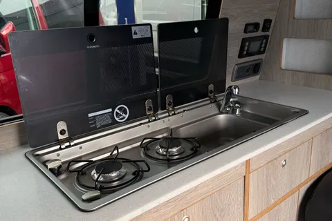 RK22UXC Volkswagen Transporter 2.0 TDI 110 Highline Camper King 4 Berth Camper Conversion Thumbnail #48