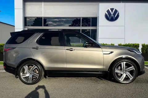 3 of 66 for Land Rover Discovery 3.0 D300 MHEV R-Dynamic HSE Auto 4WD Euro 6 (s/s) 5dr