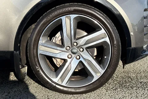 7 of 66 for Land Rover Discovery 3.0 D300 MHEV R-Dynamic HSE Auto 4WD Euro 6 (s/s) 5dr