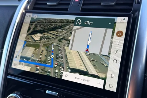 12 of 66 for Land Rover Discovery 3.0 D300 MHEV R-Dynamic HSE Auto 4WD Euro 6 (s/s) 5dr