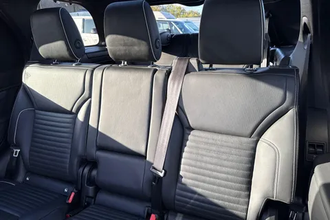 14 of 66 for Land Rover Discovery 3.0 D300 MHEV R-Dynamic HSE Auto 4WD Euro 6 (s/s) 5dr