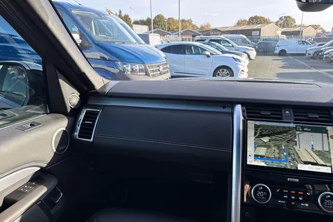 15 of 66 for Land Rover Discovery 3.0 D300 MHEV R-Dynamic HSE Auto 4WD Euro 6 (s/s) 5dr