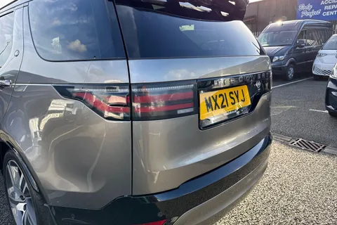 16 of 66 for Land Rover Discovery 3.0 D300 MHEV R-Dynamic HSE Auto 4WD Euro 6 (s/s) 5dr