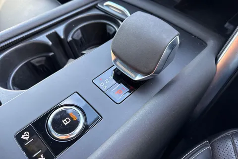 20 of 66 for Land Rover Discovery 3.0 D300 MHEV R-Dynamic HSE Auto 4WD Euro 6 (s/s) 5dr