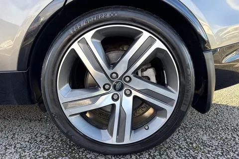 22 of 66 for Land Rover Discovery 3.0 D300 MHEV R-Dynamic HSE Auto 4WD Euro 6 (s/s) 5dr