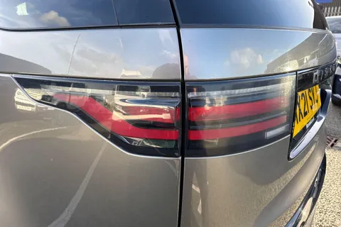 25 of 66 for Land Rover Discovery 3.0 D300 MHEV R-Dynamic HSE Auto 4WD Euro 6 (s/s) 5dr