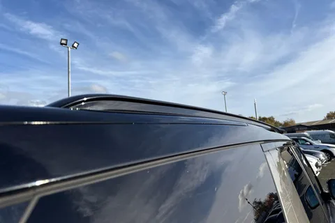 31 of 66 for Land Rover Discovery 3.0 D300 MHEV R-Dynamic HSE Auto 4WD Euro 6 (s/s) 5dr