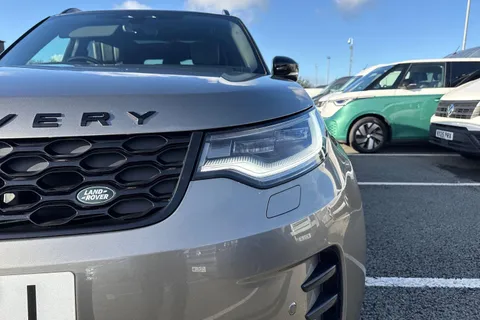 34 of 66 for Land Rover Discovery 3.0 D300 MHEV R-Dynamic HSE Auto 4WD Euro 6 (s/s) 5dr