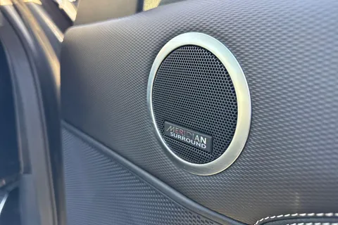 44 of 66 for Land Rover Discovery 3.0 D300 MHEV R-Dynamic HSE Auto 4WD Euro 6 (s/s) 5dr