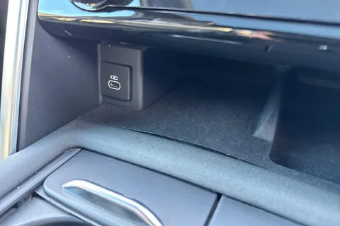 47 of 66 for Land Rover Discovery 3.0 D300 MHEV R-Dynamic HSE Auto 4WD Euro 6 (s/s) 5dr