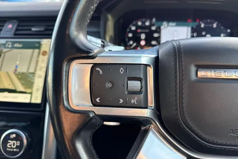 53 of 66 for Land Rover Discovery 3.0 D300 MHEV R-Dynamic HSE Auto 4WD Euro 6 (s/s) 5dr