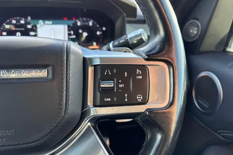 54 of 66 for Land Rover Discovery 3.0 D300 MHEV R-Dynamic HSE Auto 4WD Euro 6 (s/s) 5dr