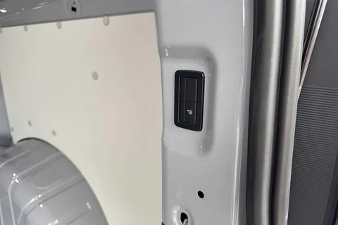 BT75MFO Volkswagen Transporter 2.0 TDI 150 Commerce Pro Van Automatic Thumbnail #27