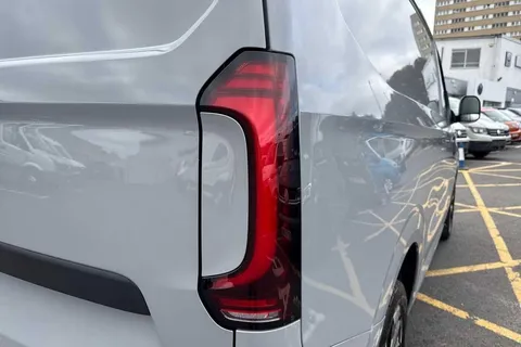 BT75MFO Volkswagen Transporter 2.0 TDI 150 Commerce Pro Van Automatic Thumbnail #37