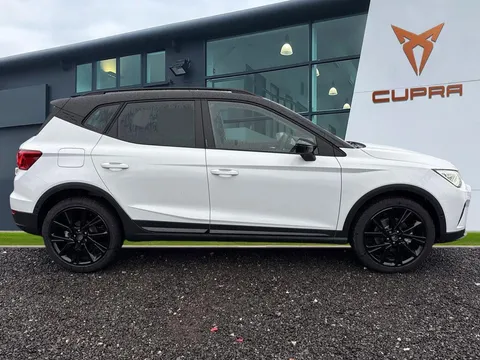 DA75CYK SEAT Arona 1.0 TSI FR Black Edition Euro 6 (s/s) 5dr Thumbnail #4