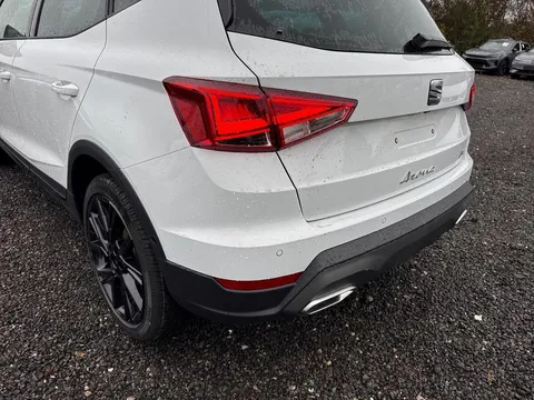 DA75CYK SEAT Arona 1.0 TSI FR Black Edition Euro 6 (s/s) 5dr Thumbnail #16