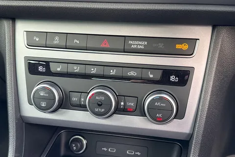 DK75VLZ SEAT Ateca 1.5 TSI EVO FR Sport DSG Euro 6 (s/s) 5dr Thumbnail #19