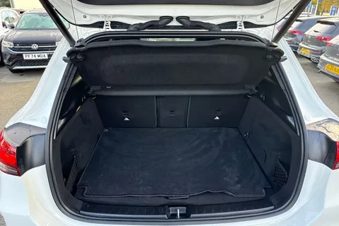 KS23NNG Mercedes-Benz Gla 1.3 GLA200 AMG Line Night Edition (Premium Plus) 7G-DCT Euro 6 (s/s) 5dr Thumbnail #6