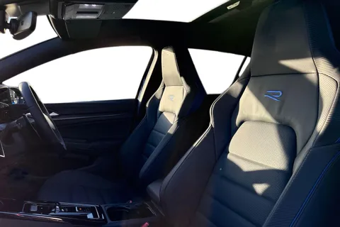 CX75RWU Volkswagen Golf 2.0 TSI 333 R Black Edition 4M DSG ⭐Leather, Sunroof, DCC, Akrapovic, Heads Thumbnail #16