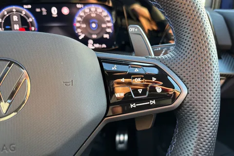 CX75RWU Volkswagen Golf 2.0 TSI 333 R Black Edition 4M DSG ⭐Leather, Sunroof, DCC, Akrapovic, Heads Thumbnail #45