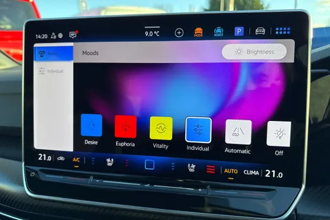 CX75RWU Volkswagen Golf 2.0 TSI 333 R Black Edition 4M DSG ⭐Leather, Sunroof, DCC, Akrapovic, Heads Thumbnail #55