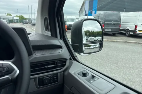 DG25EFC Volkswagen Transporter 2.0 TDI 150 Commerce Plus Van Thumbnail #21