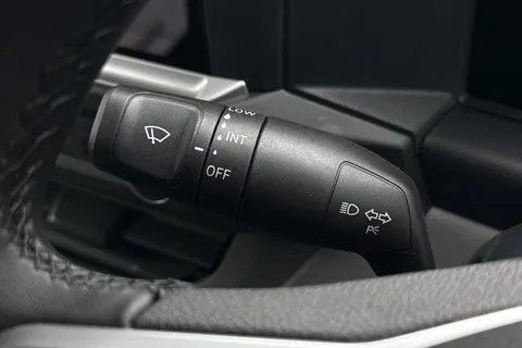 DG25EFC Volkswagen Transporter 2.0 TDI 150 Commerce Plus Van Thumbnail #43