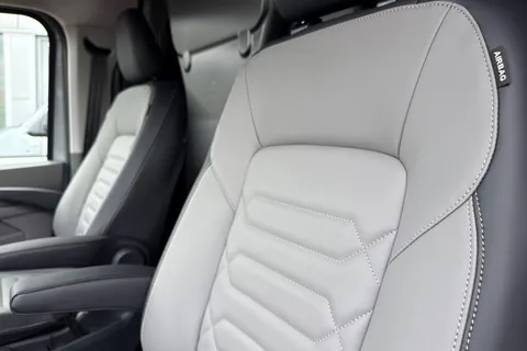 BT75XAW Volkswagen Transporter 2.0 TDI 150 Commerce Pro Van Automatic Thumbnail #18