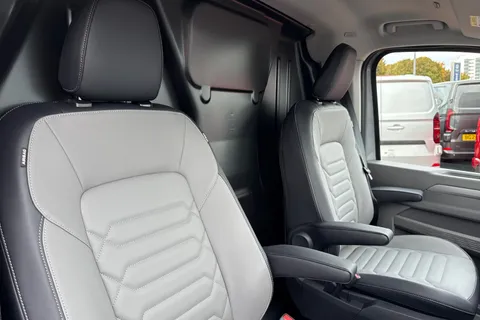 BT75XAW Volkswagen Transporter 2.0 TDI 150 Commerce Pro Van Automatic Thumbnail #23