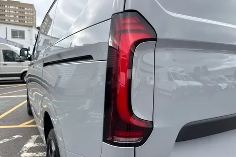 BT75XAW Volkswagen Transporter 2.0 TDI 150 Commerce Pro Van Automatic Thumbnail #38