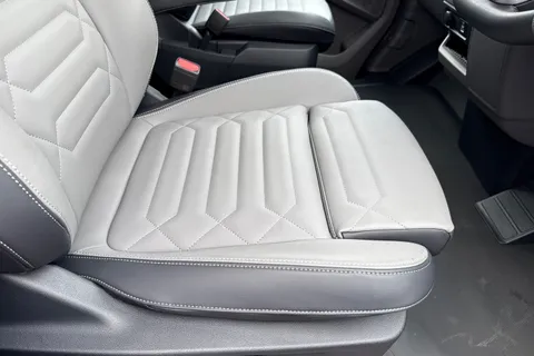 BT75XAW Volkswagen Transporter 2.0 TDI 150 Commerce Pro Van Automatic Thumbnail #52