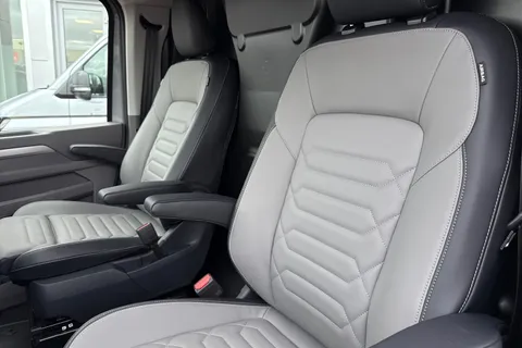 BT75XAW Volkswagen Transporter 2.0 TDI 150 Commerce Pro Van Automatic Thumbnail #55