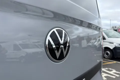 BT75XBM Volkswagen Transporter 2.0 TDI 150 Commerce Pro Van Automatic Thumbnail #39