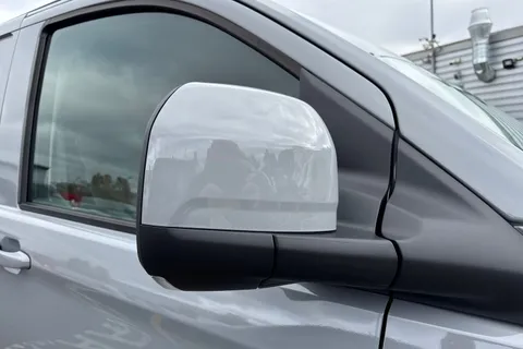 BT75XAL Volkswagen Transporter 2.0 TDI 150 Commerce Pro Van Automatic Thumbnail #33